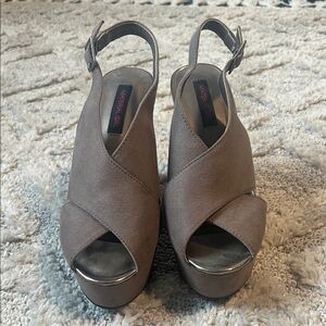 Material Girl Women's taupe Platform Sandals